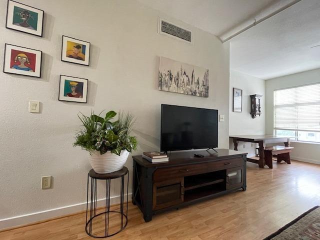 Photo - 711 W 26th St Unidad 606