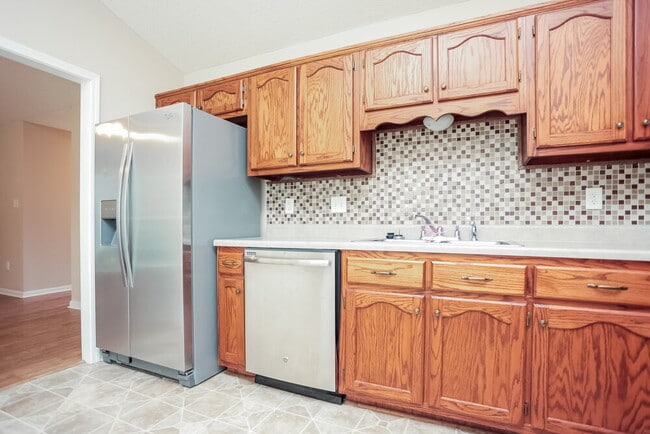 Photo - 8035 Park Pike