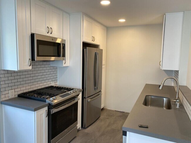 Photo - 2955 Columbia St