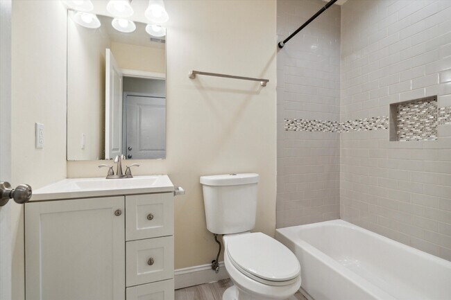 Photo - 1521 W Seybert St Unit B