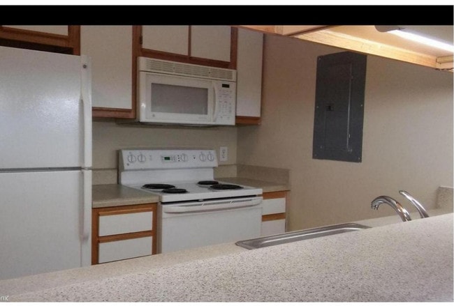 Building Photo - 1420 Collegiate Cir Unit 201