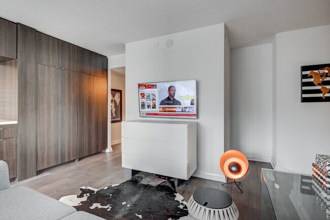 Photo - 155 Yorkville Ave Unit SI ID1045463P