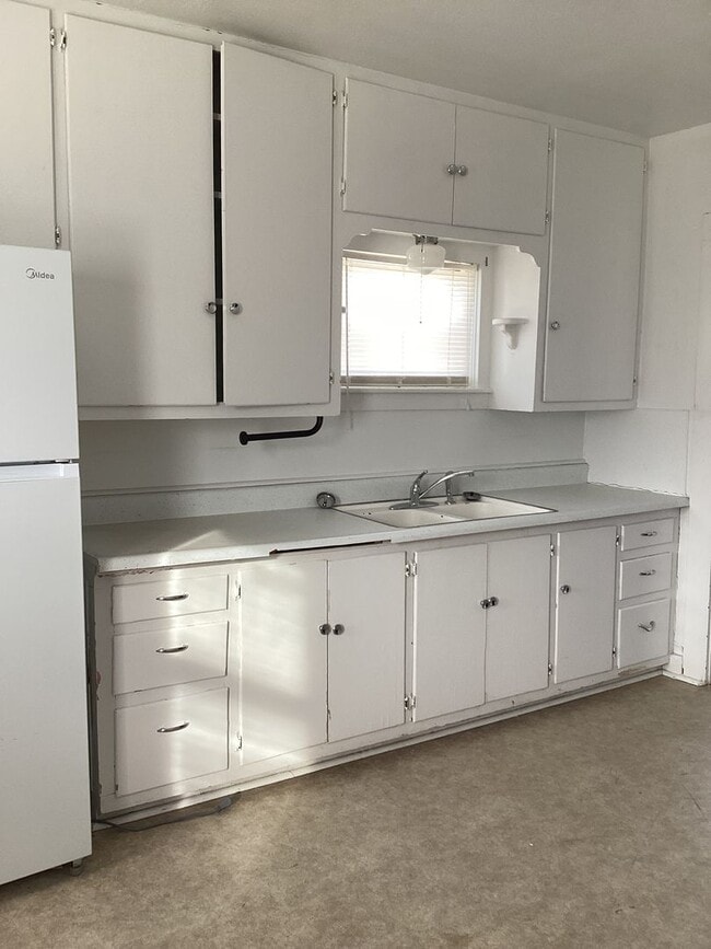 Photo - Freshly painted rooms in cute 2 bedroom home on quiet street!  Pets welcome!