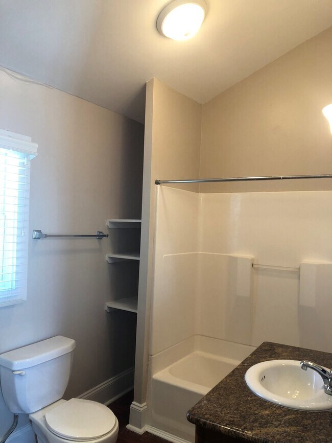 3125 Banks St Unit 3125-B