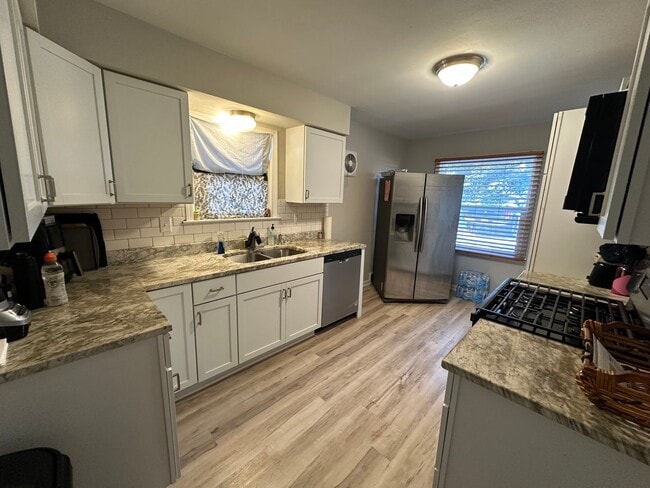 Building Photo - 2915 N 54th St Unit 2915-Lower