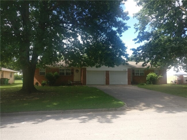 Building Photo - 1908.5 Westwood Ave