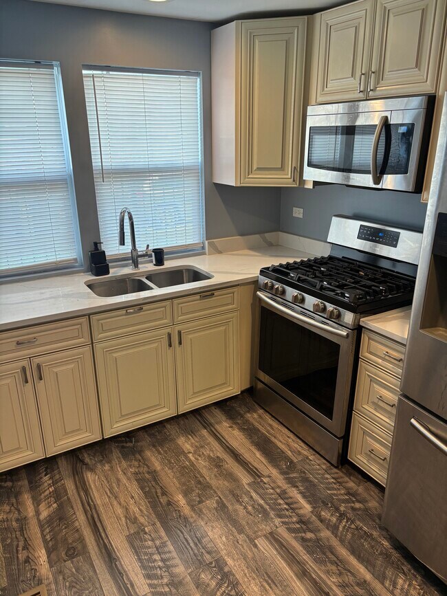 Photo - 3700 S Michigan Ave Unit Renovated 2BD/1BA