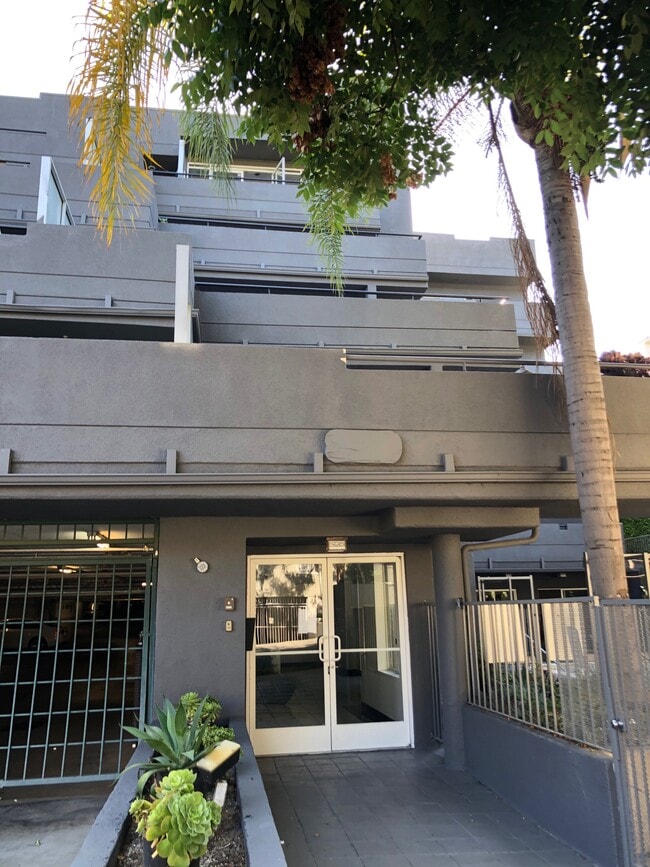 Photo - 939 Palm Ave