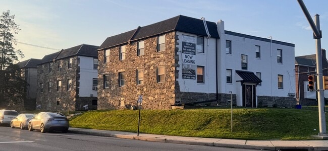 Building Photo - 2301 Haverford Rd Rental