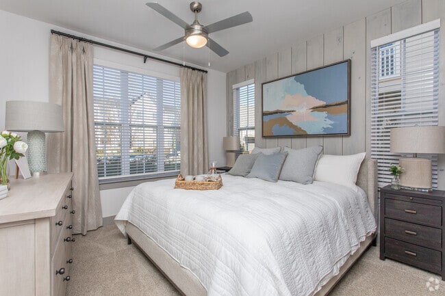 2BR, 2BA - 1115SF