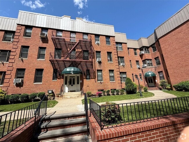 Building Photo - 48 Parkway N Unit 2G Rental