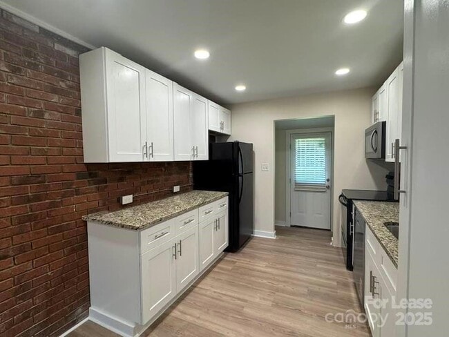 Photo - 19612 Oak St Unit 6