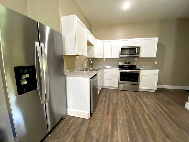 Photo - August 2027 - Remodeled - 5 bed, 5 bath!