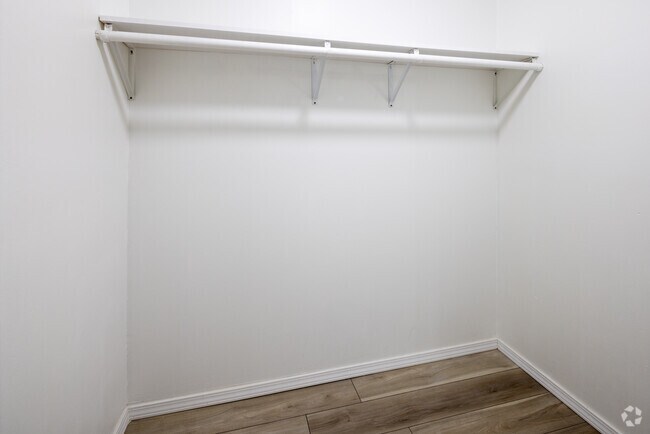 2BR, 1BA - 954SF - Primary Bedroom Closet