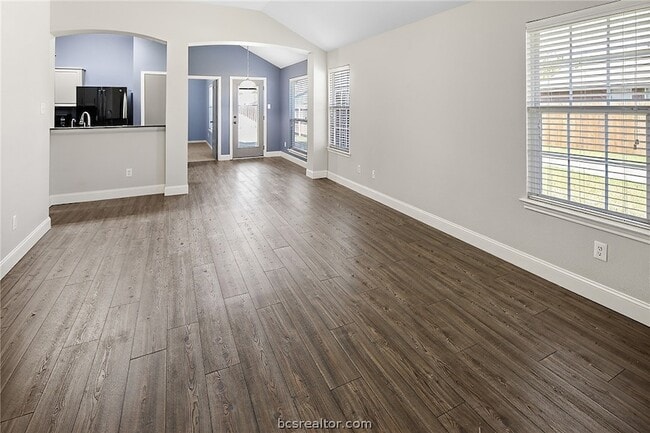 Photo - 916 Crested Point Dr