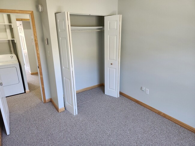Photo - 323 W 31st St