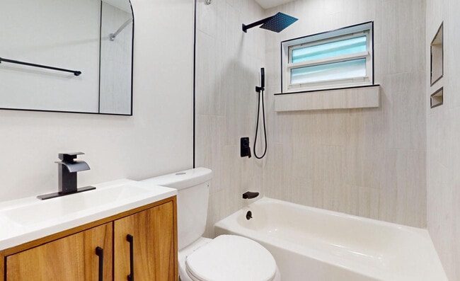 Building Photo - 4708 SW 33rd Ave Rental