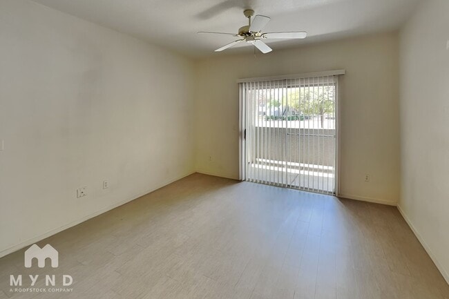 Photo - 9620 W Russell Rd Unidad 1125