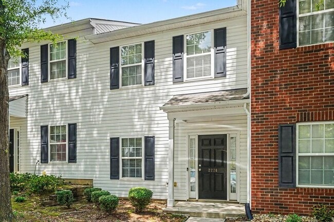 Building Photo - 2224 Winthrop Chase Dr