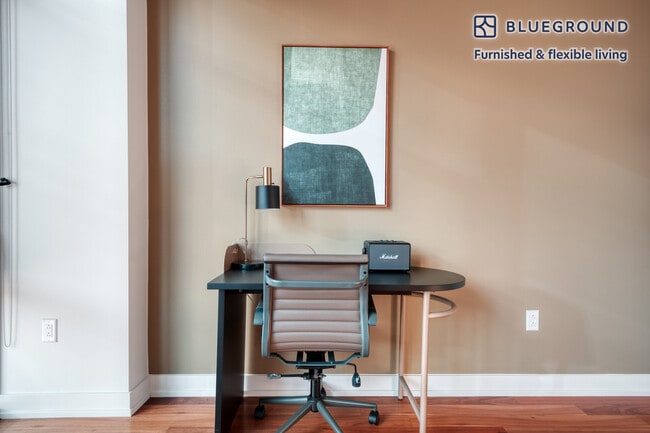 Photo - 676 N La Salle Dr Unit FL5-ID891