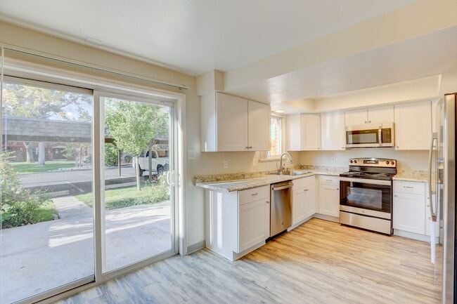 Photo - Applewood Crest Townhomes & Apartments