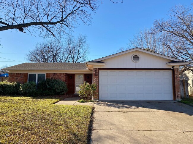 Building Photo - Adorable and Freshly painted Edgecliff Village 3 Bed 2 Bath!!