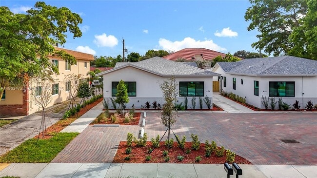 Building Photo - 410 NW 41st St Unit 410