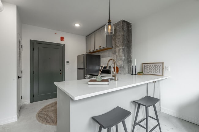 Photo - 117 E 7th St