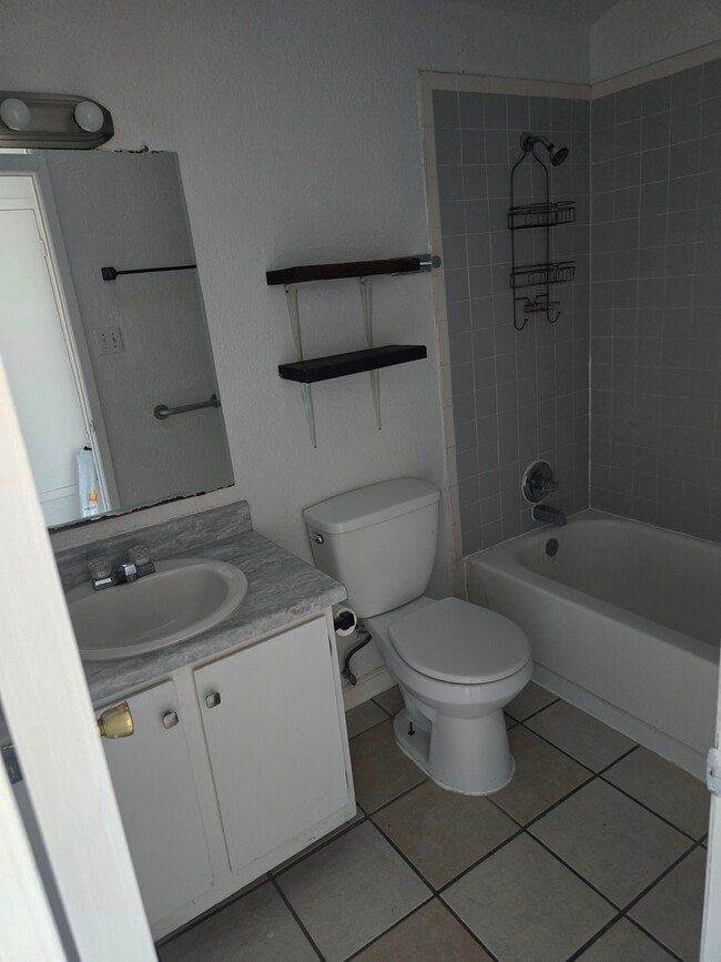 Photo - 684 White Cliffs Dr Unit Apartment A