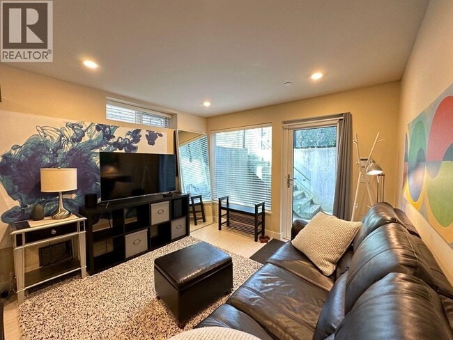 Photo - 469 W 20th Ave