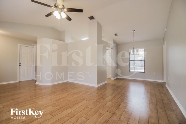 Photo - 3260 St James Ave