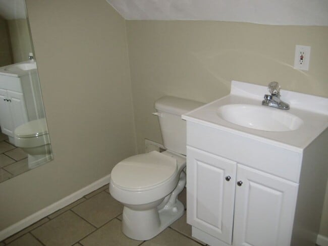 Photo - 1359 High St Unit B