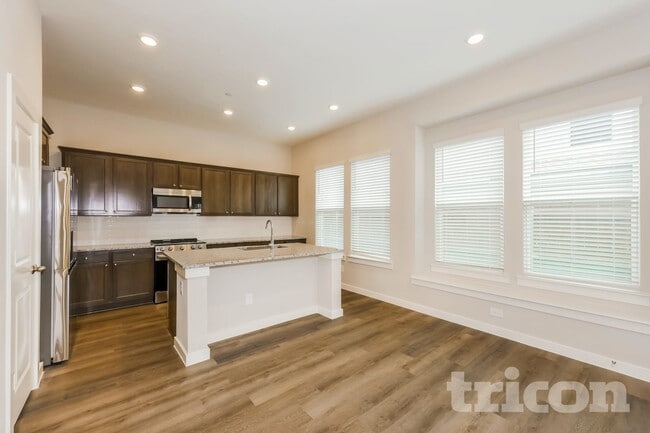 Photo - 1113 Fallgate Dr