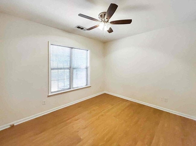 Photo - 4033 Edgecomb Dr