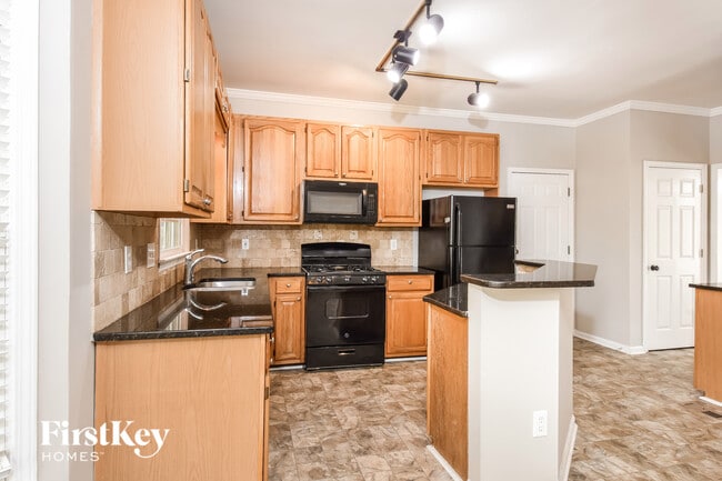 Photo - 981 Brookton Square