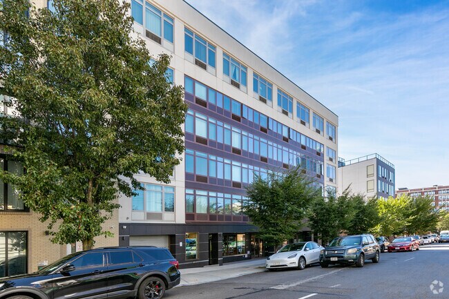 Photo - 37-25 33rd St