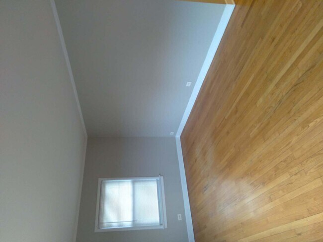 Photo - 837 Mulford St