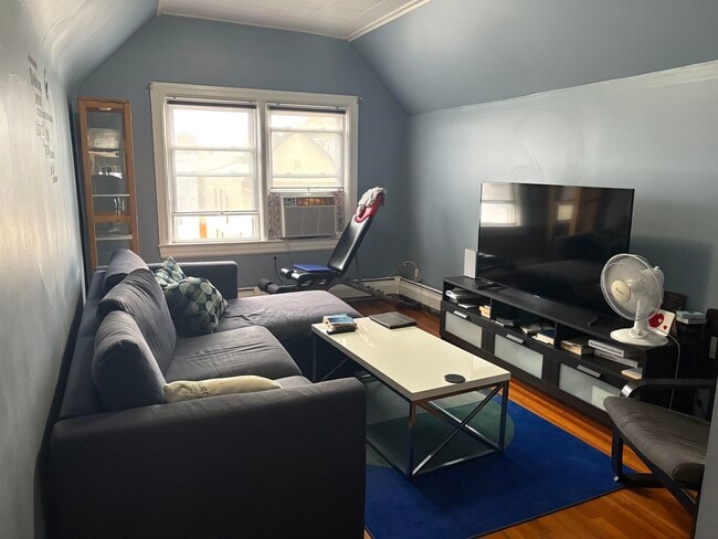 Building Photo - 63 W 17th St Unit 3 Rental