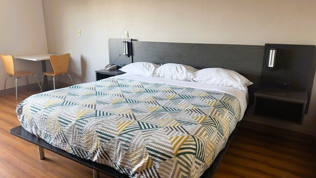 2343 Logan Ave Unit Single King Room