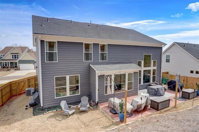 Photo - 170 Greenbrier Way