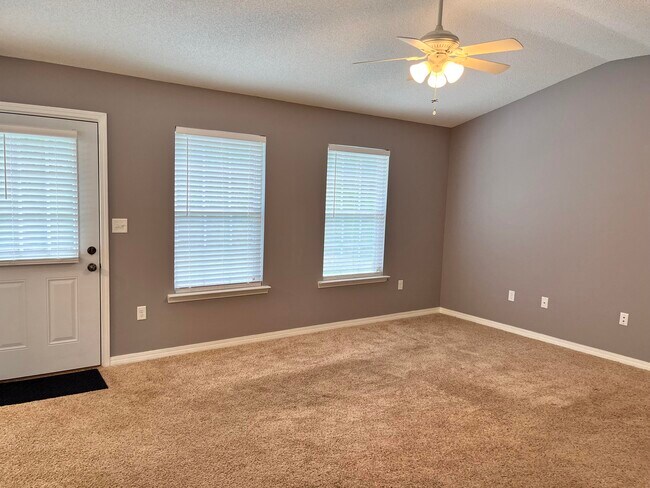 Photo - 112 Split Creek Dr