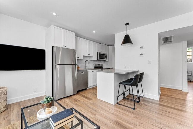 Building Photo - 157 Sanford Ave