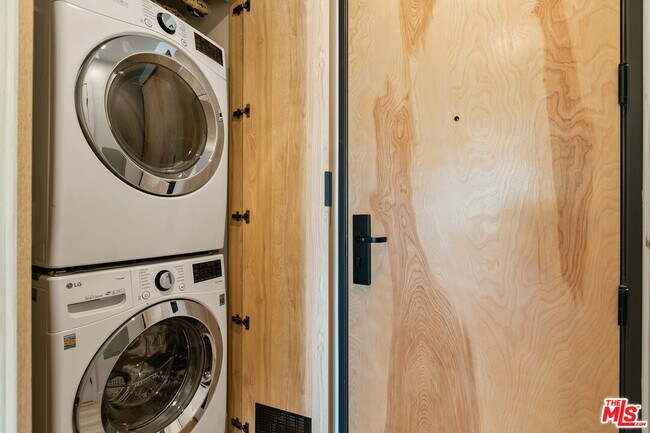 Photo - 12431 Rochester Ave Unidad 311