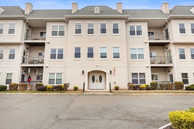 Building Photo - 1017 Brittany Dr Unit 1017