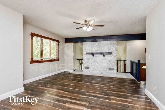 Photo - 405 Montbrook Dr