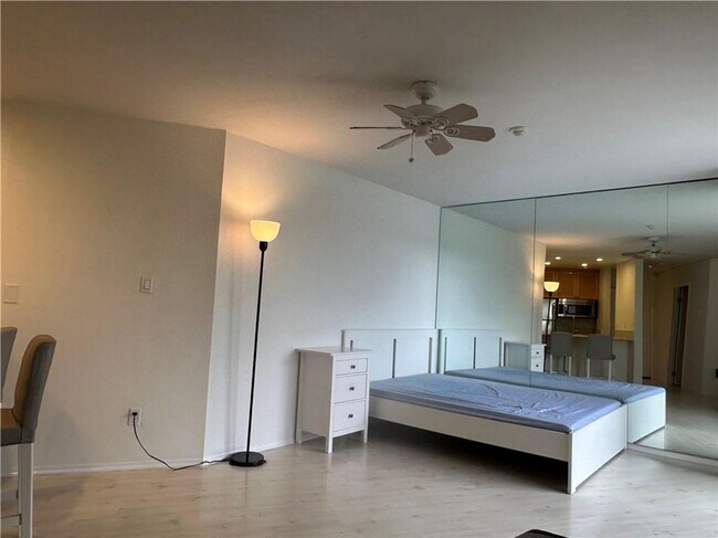 Photo - 640 The Village Unidad A