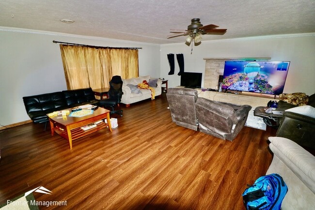 Photo - Beautiful 4 Bedroom Home Near Bill Snyder Stadium!