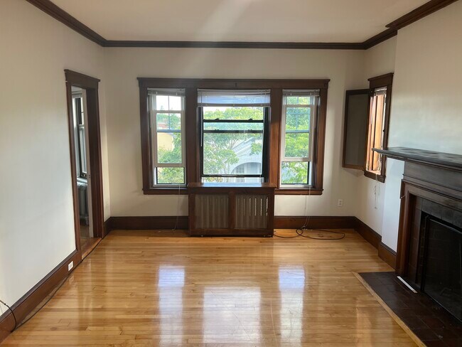 Photo - 5 Linnaean St Apartments