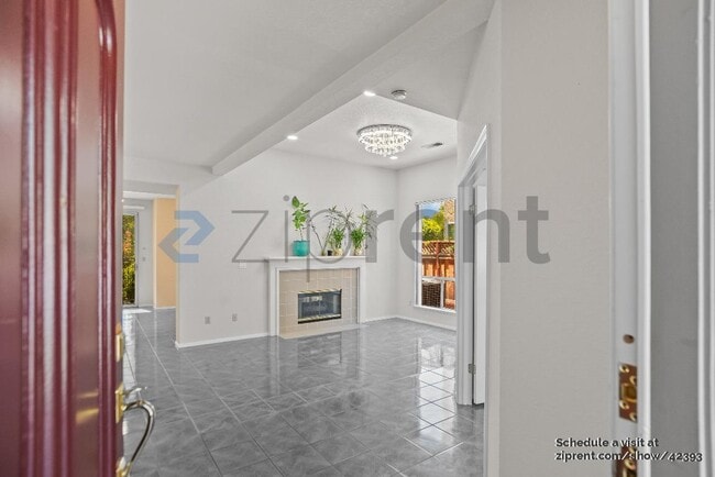 Photo - 914 Vista Pointe Dr