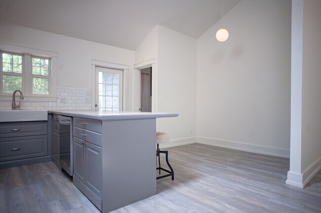 Photo - 113 Barclay Unit 113A Barclay